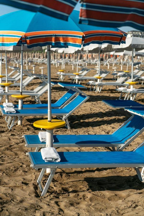 Hotel Lampara Lignano Sabbiadoro Exteriör bild