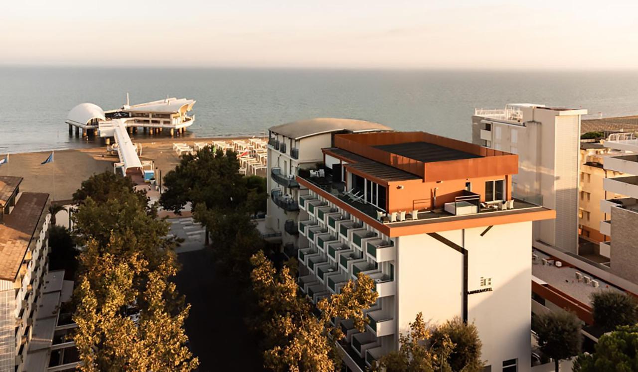 Hotel Lampara Lignano Sabbiadoro Exteriör bild